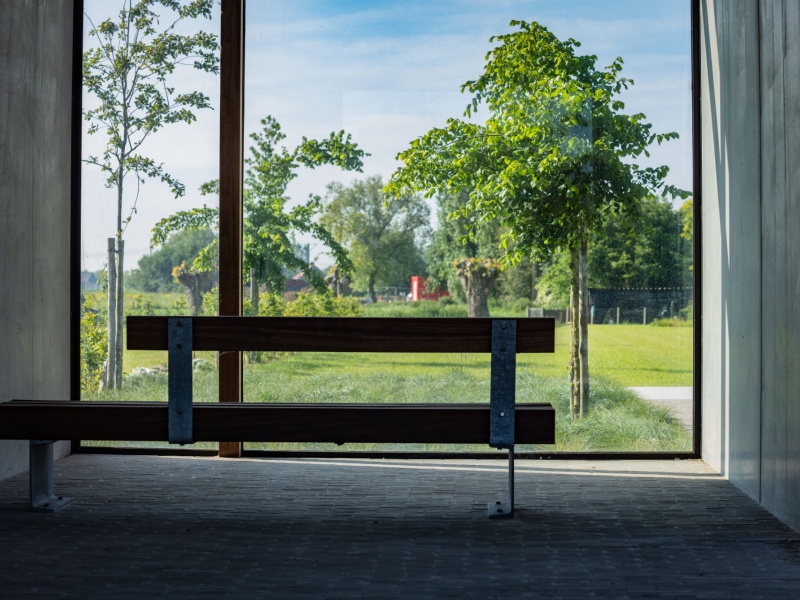 Afscheidsruimte Woumen - De Witte Kamer - Landschapsarchitectuur en interieurarchitectuur voor kleine, grote en zotte projecten